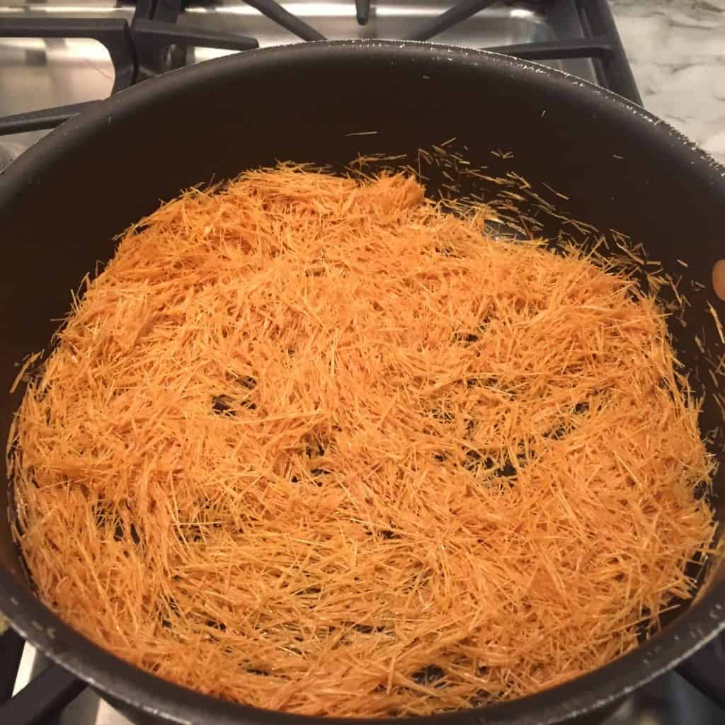 Roasted vermicelli in a non stick pan