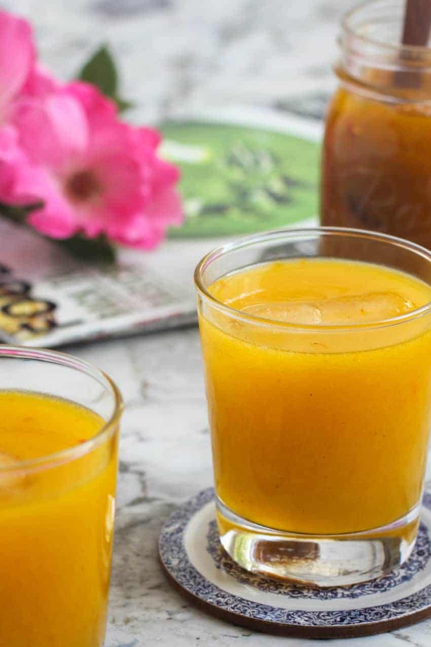 Mango panha served in 2 glasses 