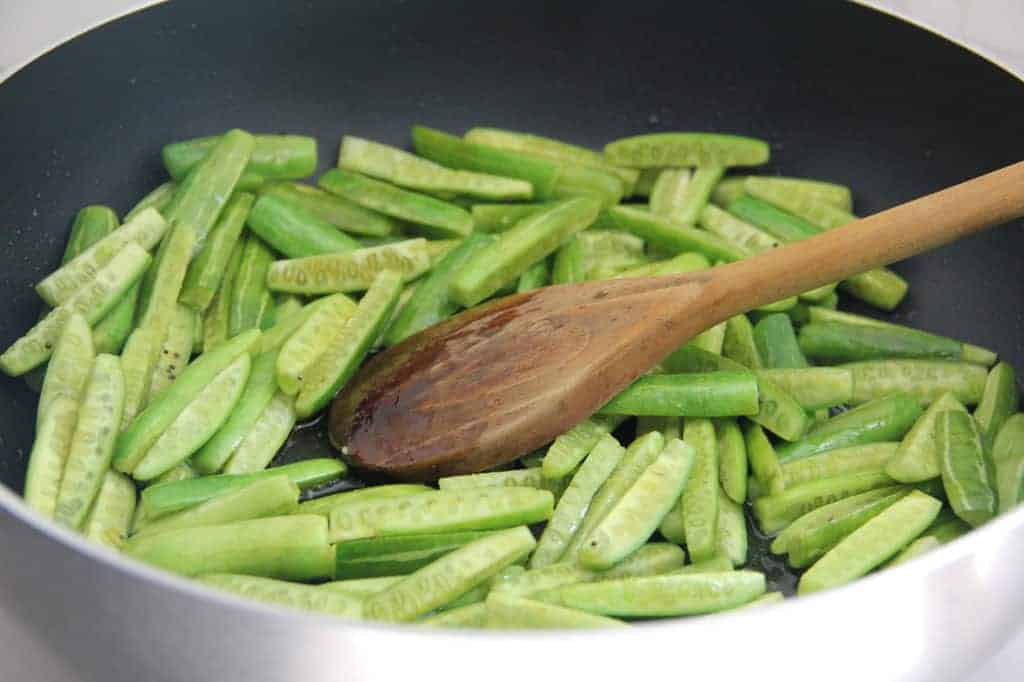 cooking tindora in a pan 