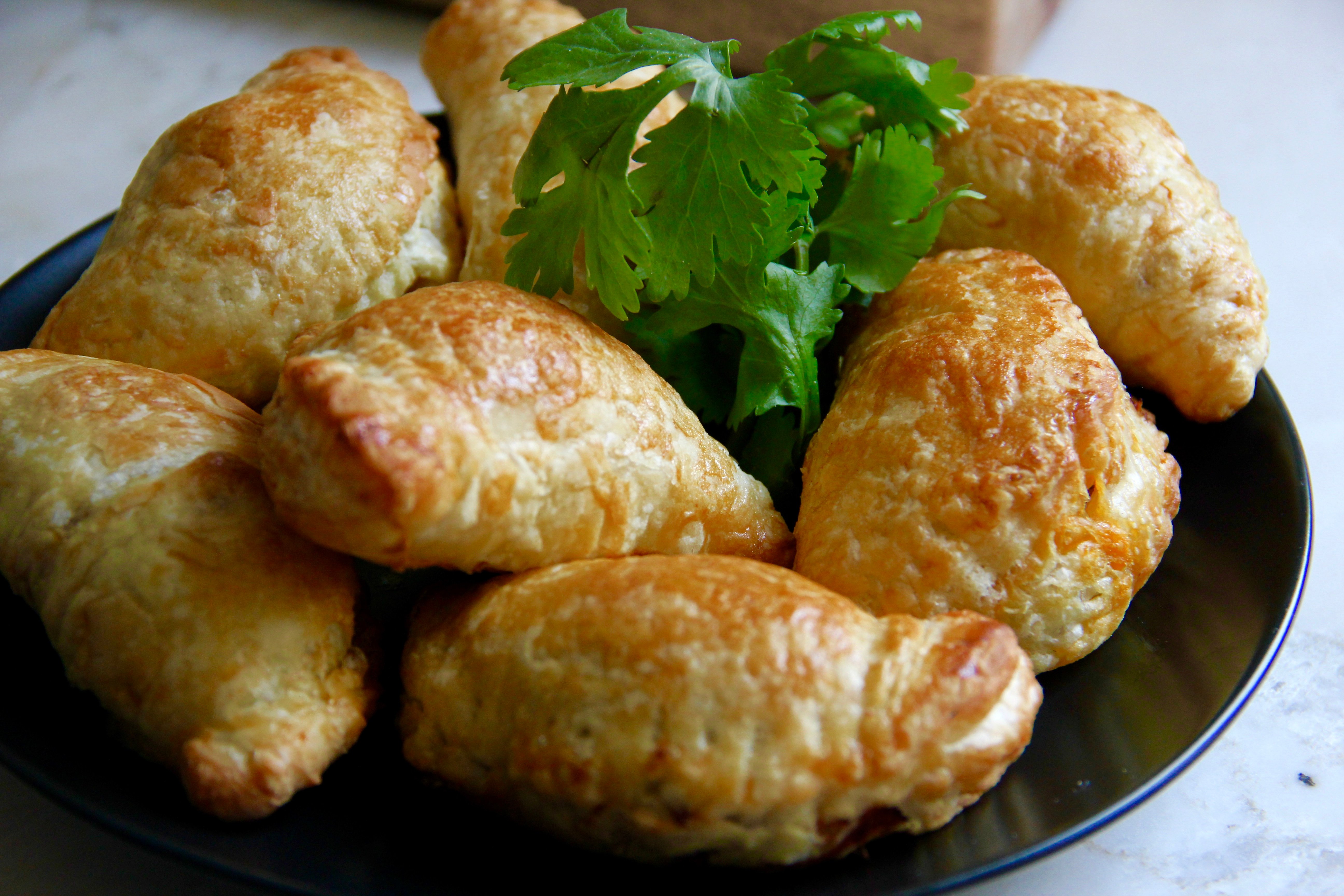 curry puffs in a black bowl 