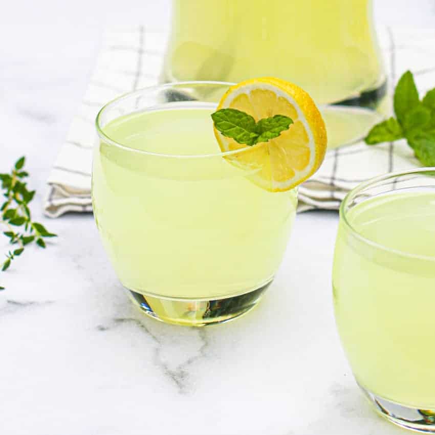 2 cups of fresh lemonade with mint 