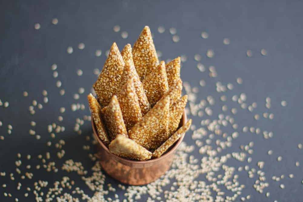 sesame chikki crisps