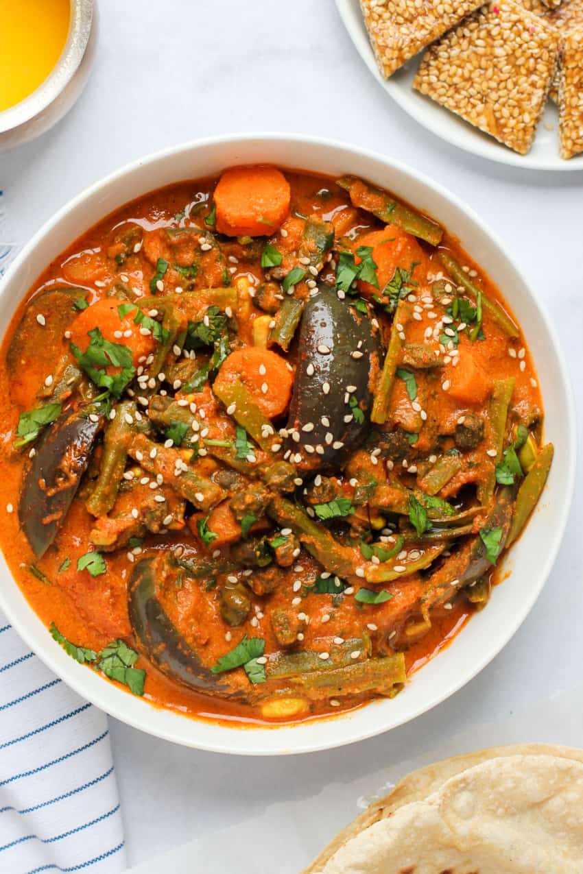 vegetable curry with sesame sauce 