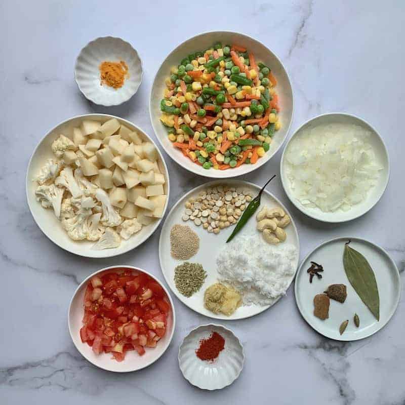 ingredients for vegetable kurma 