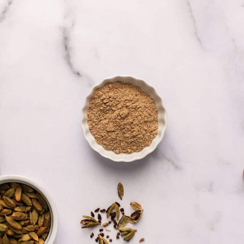 Ground cardamom powder 