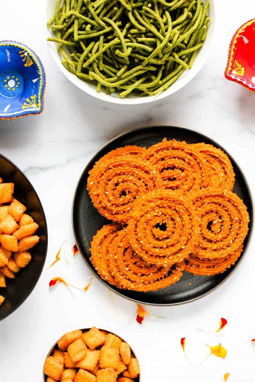 Bhajanichi Chakli with other diwali faral
