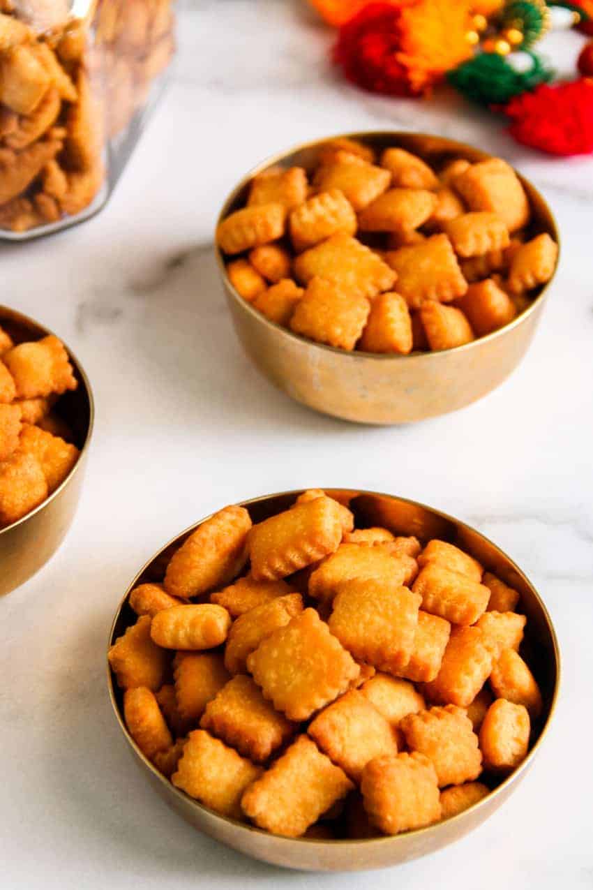 bowls of shankarpali 