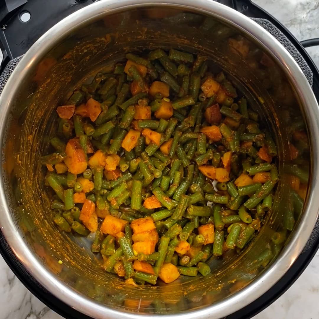 cooked green bean curry in the Instant Pot 