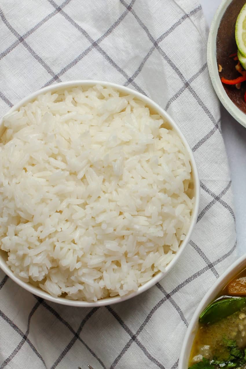 Jasmine rice in a white bowl 