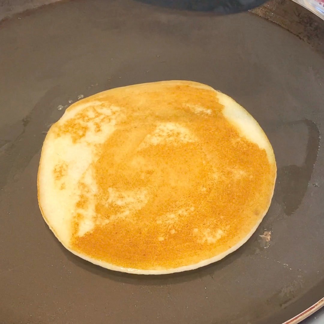 flipped over uttapam to cook the top side 