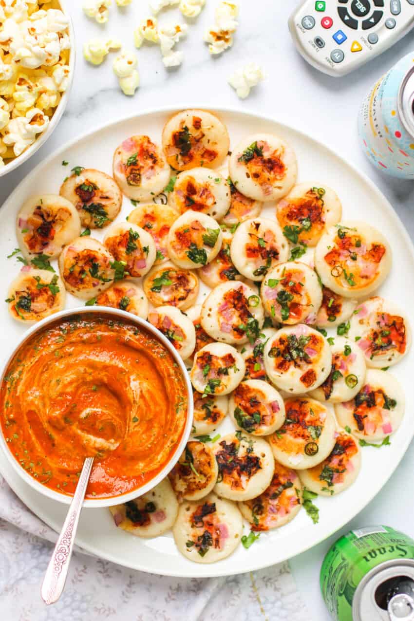 mini uttapa served with makhani sauce 