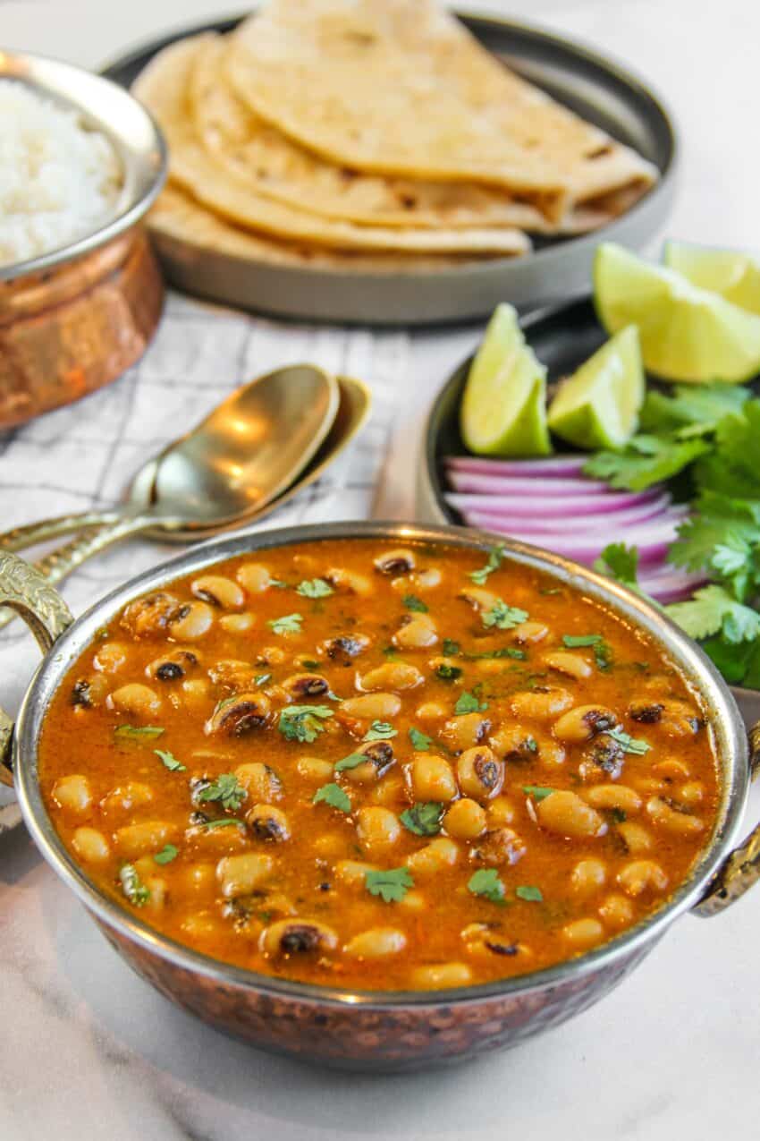 Black eyed peas curry with roti and rice 