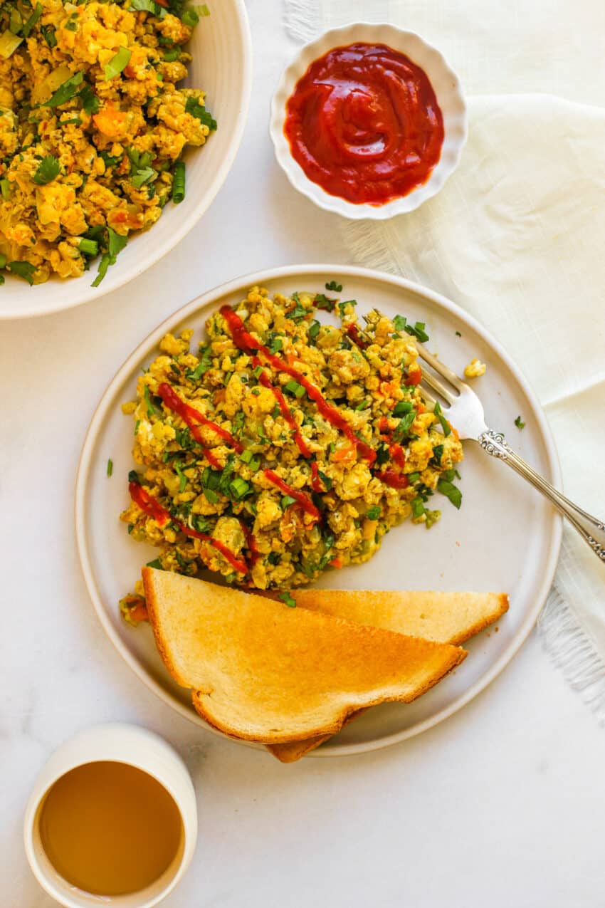 egg bhurji3 Egg bhurji served with toasted bread