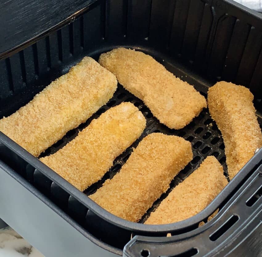 fish sticks in airfryer basket 