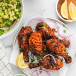 Tandoori chicken served with chutney and cucumber salald