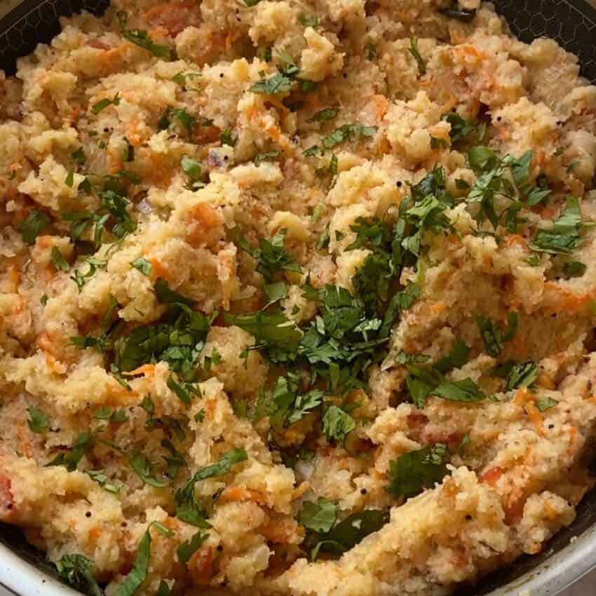 upma garnished with cilantro 