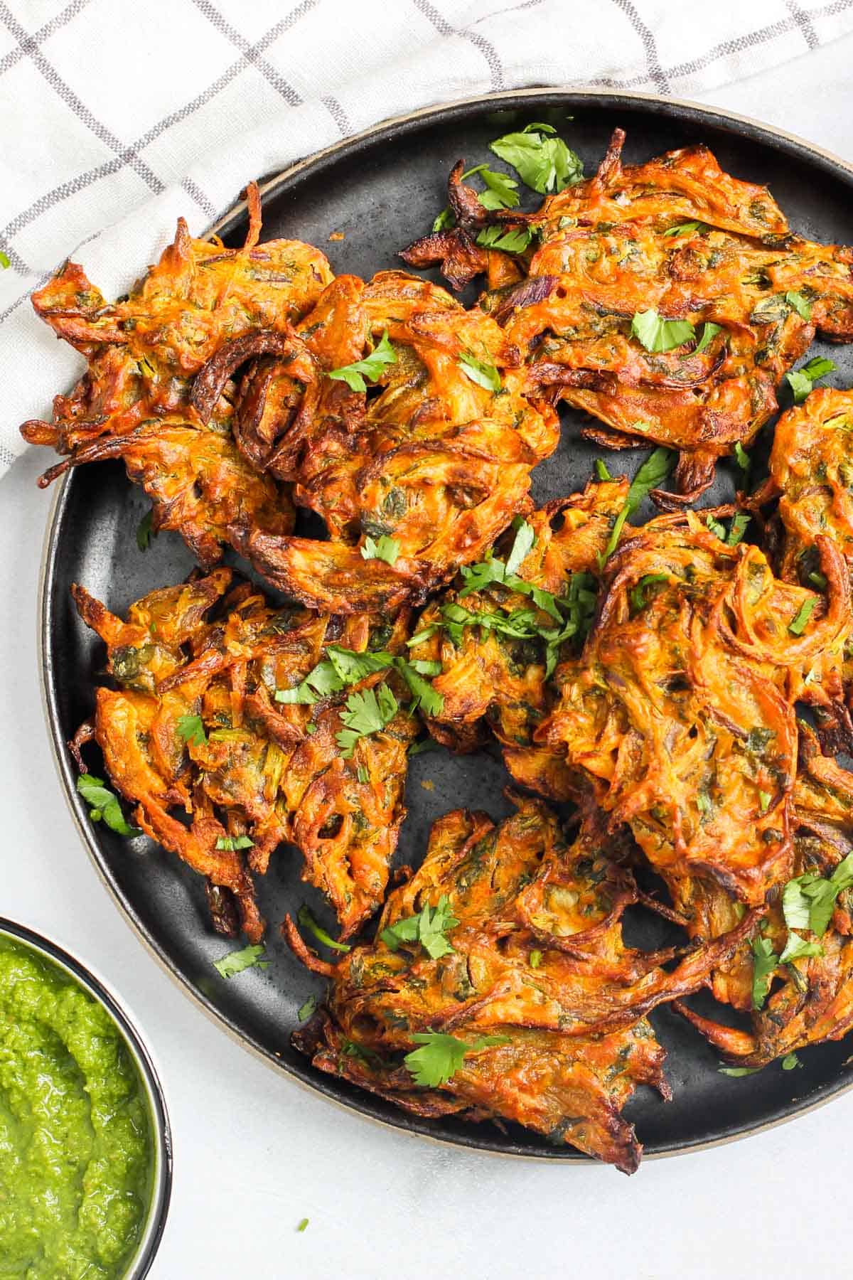 Kanda Bhajji served in a black plate 