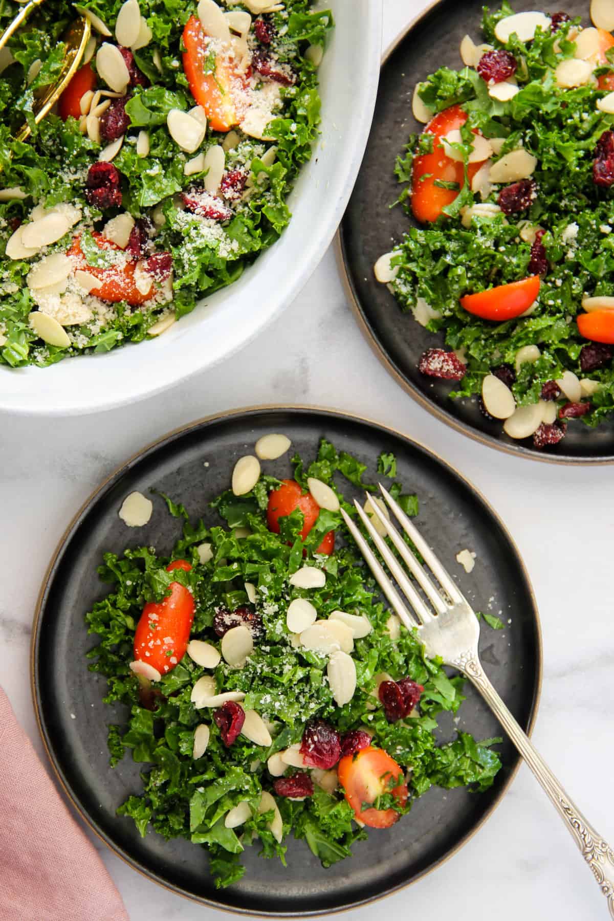 Kale salad serve in 2 black plates 