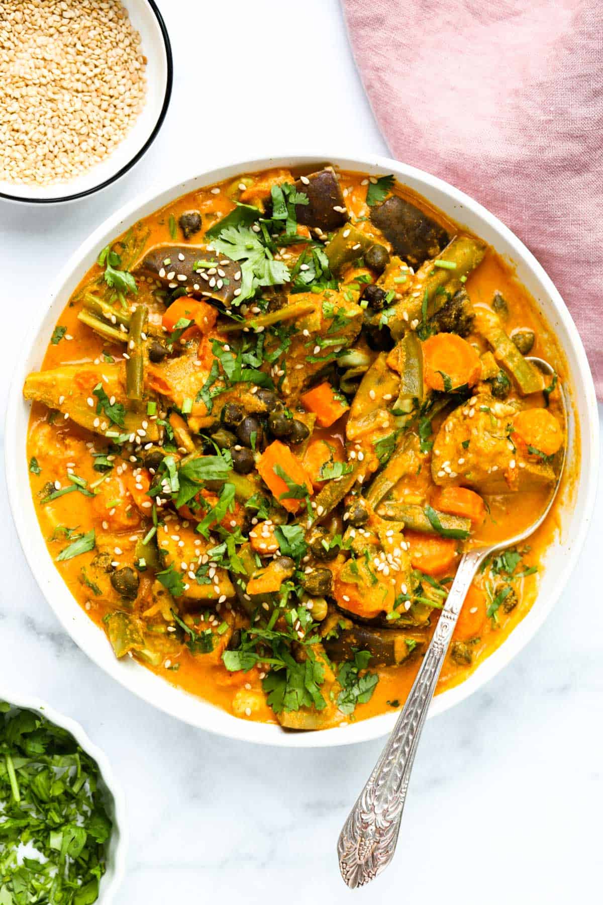 Bhogi chi bhaji garnished with cilantro and sesame seeds