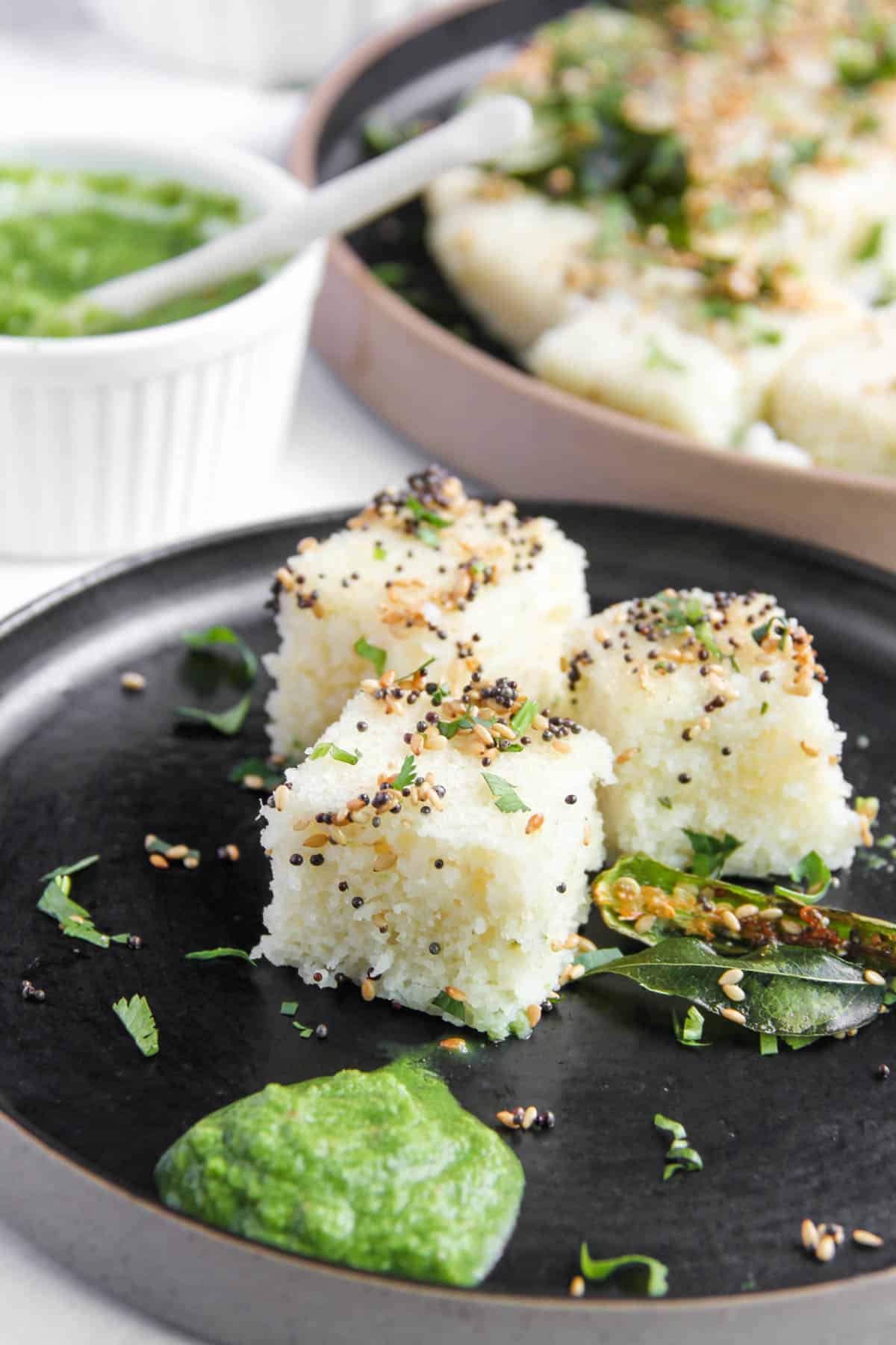 rava dhokla served with green chutney 