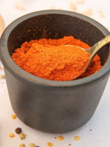 sambar masala in a black bowl
