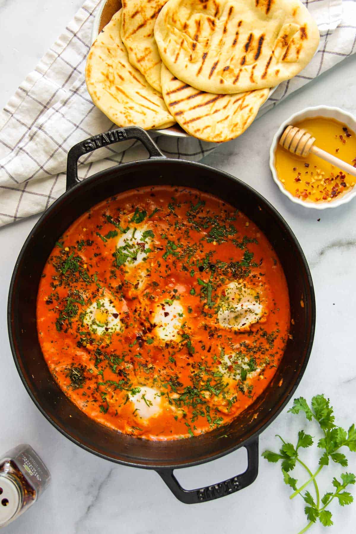 makhani shakshuka served in a black case iron pan