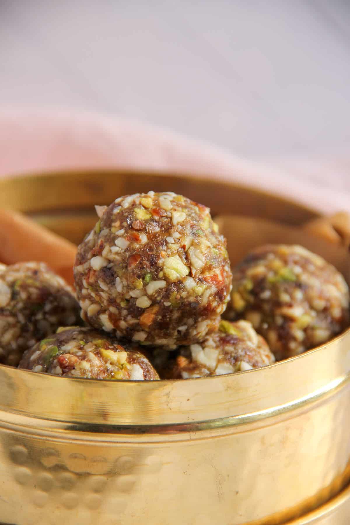date and nut energy bites 