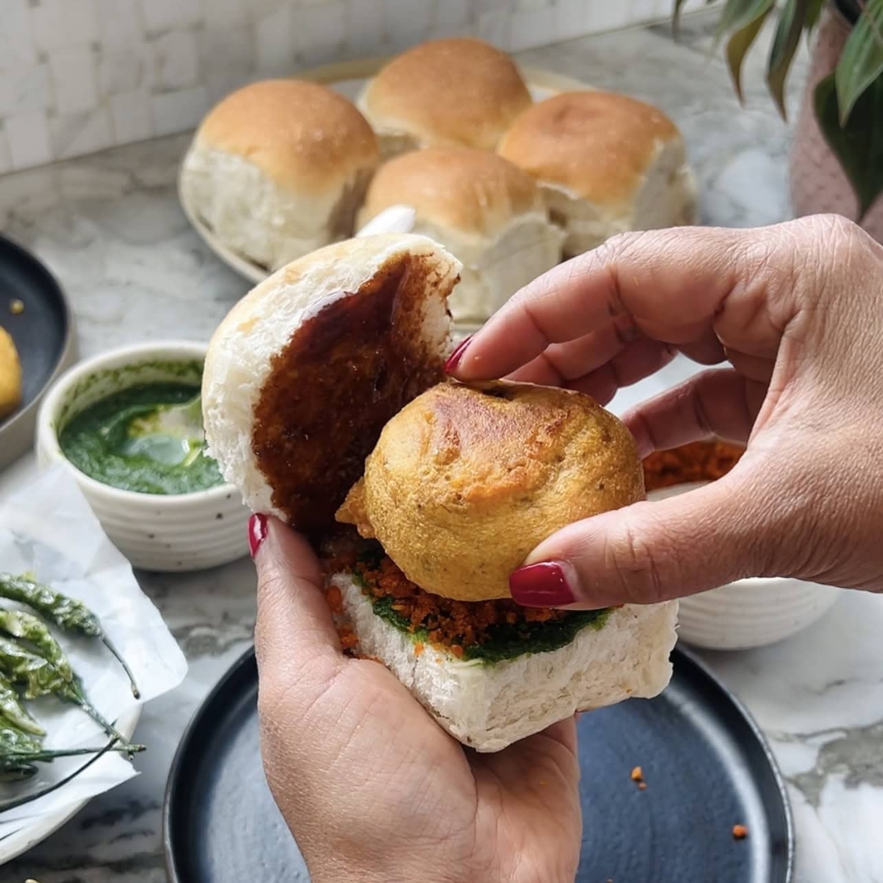 placing vada inside pav
