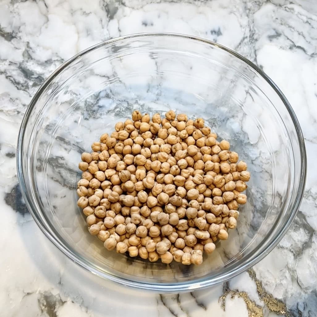 dry chickpeas in a bowl 