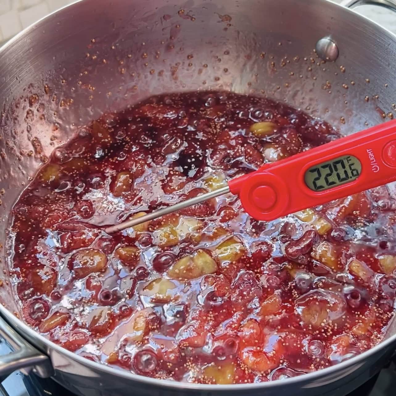 Temperature reaching 220 F for cooked fig jam 