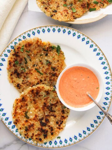 fasting thalipeeth served with peanut chutney