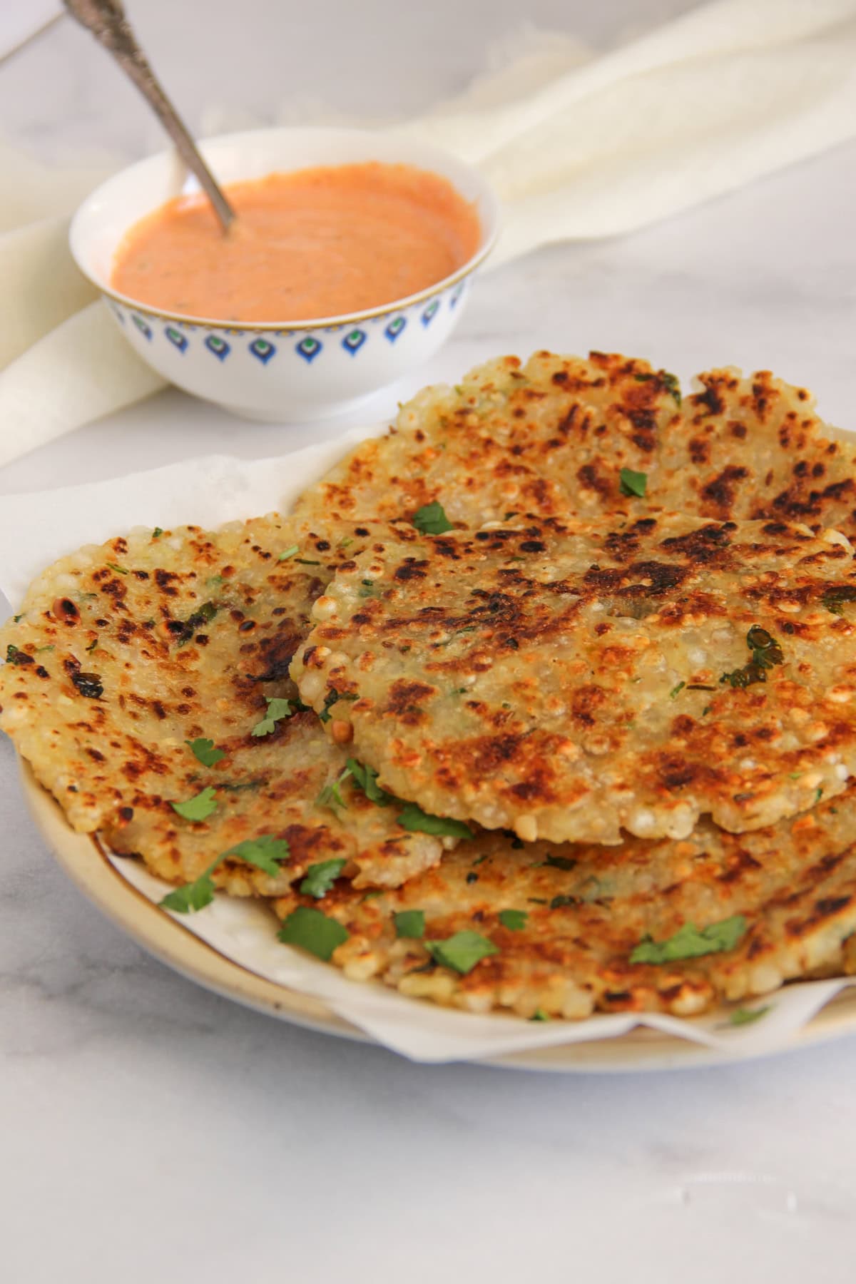 sabudana thalipeeth with peanut chutney