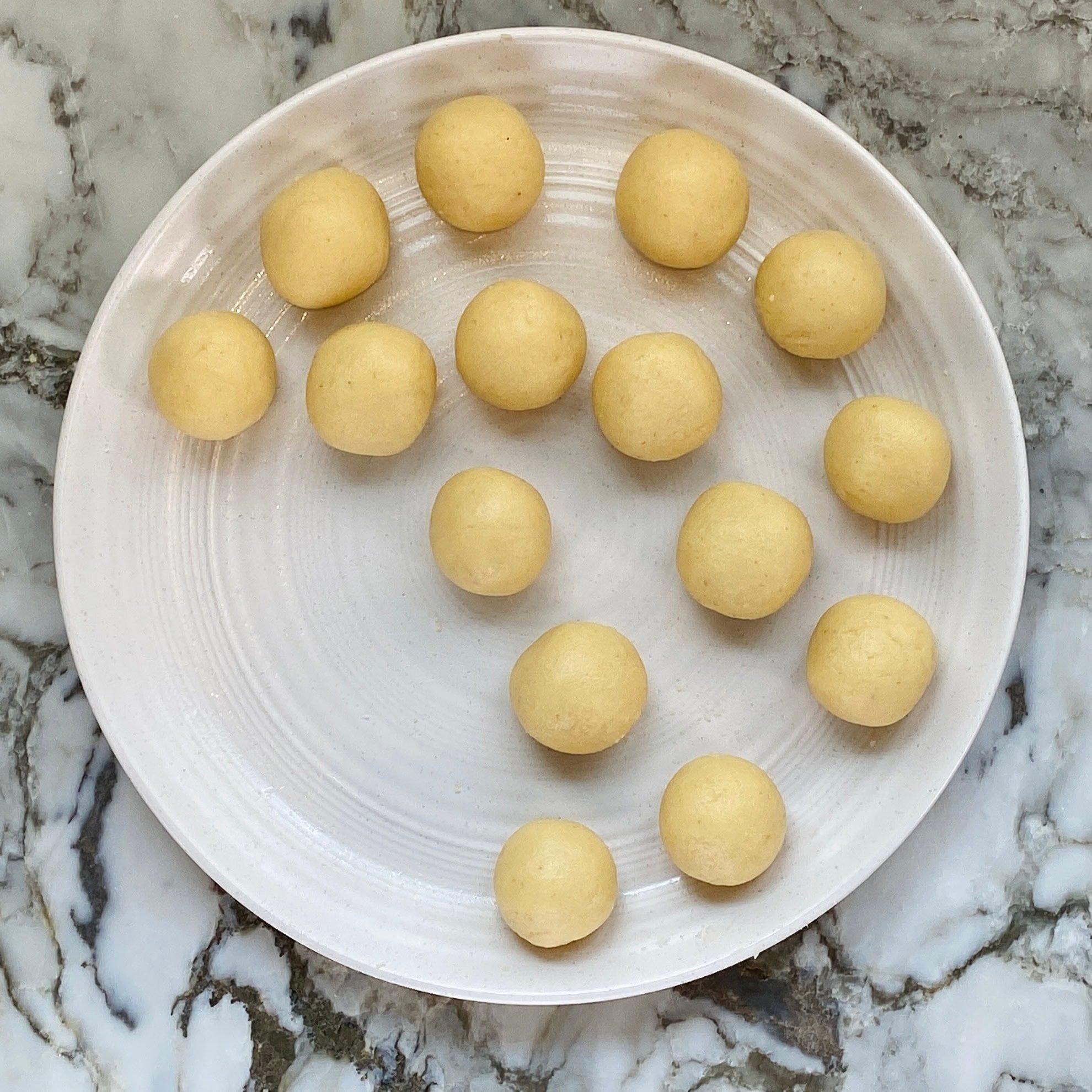 rolled malai laddu 