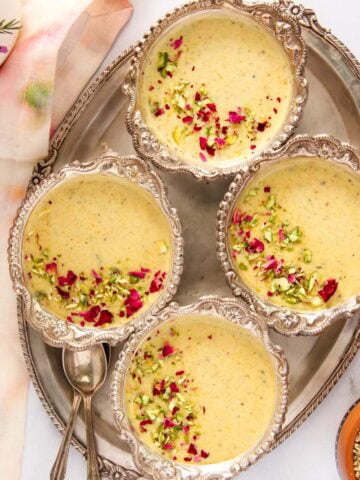 thandai phirni served in bowls