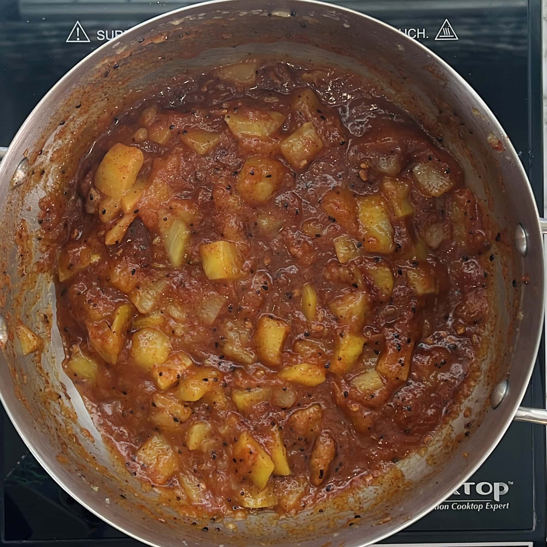 cooked mango chutney in pan.