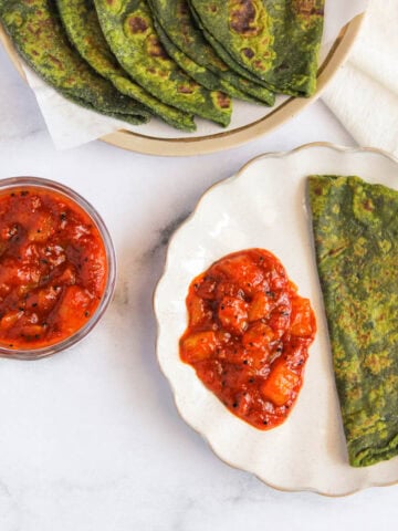 mango chutney served with palak thepla
